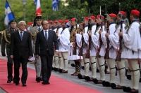 Ολάντ: Πρέπει να αρχίσει η συζήτηση για το χρέος