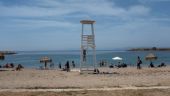 Ανοίγουν οι οργανωμένες παραλίες το Σαββατοκύριακο -Μέγιστος αριθμός λουομένων 40 άτομα ανά 1.000τ.μ.