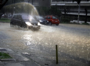 Σοβαρά προβλήματα στην Αττική από τη νεροποντή
