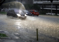 Σοβαρά προβλήματα στην Αττική από τη νεροποντή
