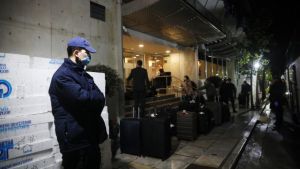 Επαναπατρίστηκαν οι Έλληνες που είχαν εγκλωβιστεί σε αεροδρόμιο της Κωνσταντινούπολης (pics)