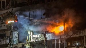 Ρωσικές επιθέσεις πλήττουν το Κίεβο: Ισχυρές εκρήξεις και τραυματισμοί