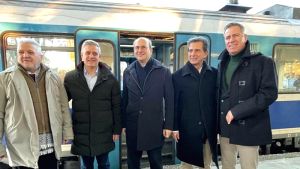 Επίσκεψη Χατζηδάκη στον προαστιακό σιδηρόδρομο Θεσσαλονίκης