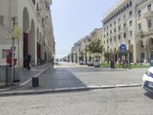 Θεσσαλονίκη: Άδεια η πόλη εν μέσω καύσωνα – Ελάχιστη κίνηση σε Αριστοτέλους και Νέα Παραλία (ΦΩΤΟ)