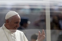 Συγγνώμη για τα σκάνδαλα στη Ρώμη και το Βατικανό ζήτησε ο Πάπας