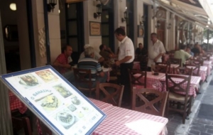 Σύλληψη εστιάτορα για μη έκδοση αποδείξεων
