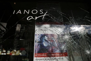 Ζημιές στον «Ιανό» από επίθεση με λοστούς