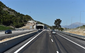 Ξανακλείνει για ασφαλτόστρωση η Κορίνθου-Πατρών