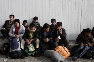 Επαναπροώθηση προσφύγων στην Ελλάδα επεξεργάζεται η Κομισιόν