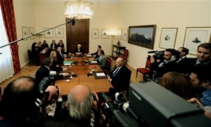 Την Παρασκευή στις 12:00 το Συμβούλιο Πολιτικών Αρχηγών