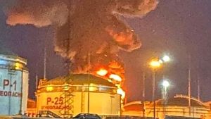 Συναγερμός από μεγάλη πυρκαγιά σε πετρελαϊκές εγκαταστάσεις στη Ρωσία