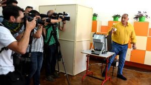 Βουλγαρία: Θρίλερ στις βουλευτικές εκλογές – Ο Μπορίσοφ προηγείται για 0,2% με καταμετρημένο το 95% των ψήφων