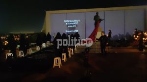 Θεσσαλονίκη: Συγκλόνισαν οι φοιτητές του ΑΠΘ με δρώμενο για την τραγωδία των Τεμπών – “Να γίνει βίωμα σε όλους, να φωνάξουμε μαζί για δικαιοσύνη” (ΒΙΝΤΕΟ &amp; ΦΩΤΟ)