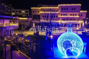 Φωταγώγηση χριστουγεννιάτικου δέντρου στην πλατεία Λατσιών