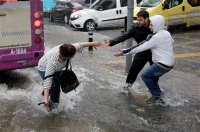 Πλημμύρες και χάος στην Κωνσταντινούπολη από την καταρρακτώδη βροχή