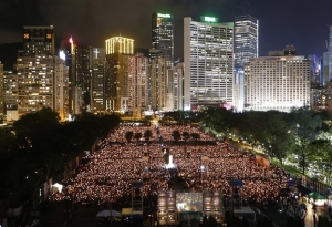Χονγκ Κονγκ: Χιλιάδες κόσμου για την επέτειο της Τιενανμέν