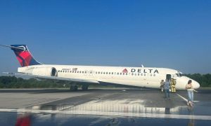 Τρομακτικό σκηνικό: Αεροπλάνο προσγειώθηκε με το ρύγχος (ΒΙΝΤΕΟ &amp; ΦΩΤΟ)