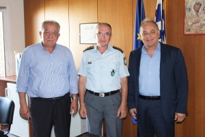Κοινή παράσταση διαμαρτυρίας Σισμανίδη-Τονικίδη για καταστήματα