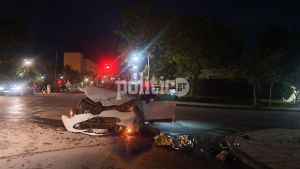 Θεσσαλονίκη: Σφοδρή σύγκρουση στην Καλαμαριά μετά από παραβίαση STOP – Όχημα κατέληξε σε θάμνους (ΕΙΚΟΝΕΣ)