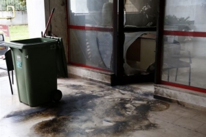 Γκαζάκια σε ΔΟΥ στα Εξάρχεια - Προκλήθηκαν μικρές φθορές