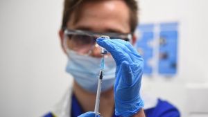 Υπ. Υγείας: Η Βρετανία θα εργαστεί με την ΕΕ για να αποφευχθεί ενδεχόμενη διαταραχή στην προμήθεια των εμβολίων