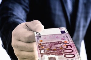 Δεν είναι πετσετάκια τα Πεντακοσάευρα!