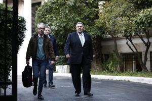 Μαξίμου: Καζάνι που βράζει κατά Καμμένου