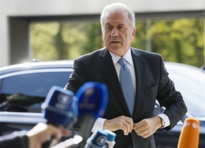 Αβραμόπουλος: Υπό εξέταση η ιταλική πρόταση για πλωτά hot spot