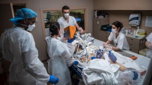 Γαλλία – Covid-19: Σε διαρκή άνοδο κρούσματα και θάνατοι