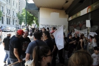 Ενταση ΜΑΤ-εργαζομένων της ΒΙΟ.ΜΕ. έξω στο υπουργείο Εργασίας