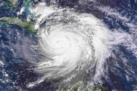 Τυφώνας Μάθιου: Οι νότιες ΗΠΑ ετοιμάζονται-Η Αϊτή μετρά τις πληγές της