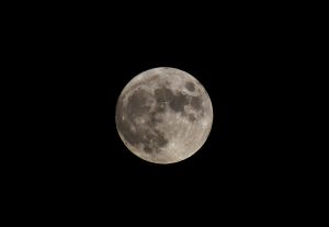 Έκλειψη παρασκιάς Σελήνης στις 5 Μαΐου – Μερικώς ορατή στην Ελλάδα