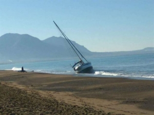 Iστιοφόρο προσάραξε στην Κυπαρισσία χωρίς επιβάτες