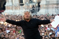 Εξαλλος ο Γκρίλο με γερουσιαστή του - Την παρέδωσε στον ιντερνετικό όχλο