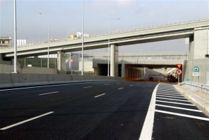 Αυτοκίνητο εξερράγη το πρωί της Δευτέρας στην Αττική Οδό