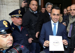 Ιταλία: Το κίνημα Πέντε Αστέρων ξέχασε... την έξοδο από το ευρώ