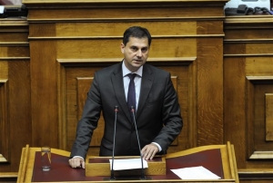 Κατηγορίες Θεοχάρη κατά Φλαμπουράρη για «μαύρα ταμεία» της εταιρείας του