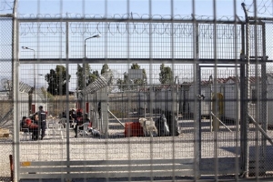 Κλιμάκιο του ΣΥΡΙΖΑ στην Αμυγδαλέζα μετά την αυτοκτονία μετανάστη