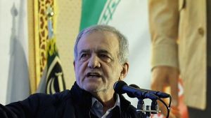 Ιράν: Ο Πεζεσκιάν ξεκαθαρίζει ότι οι βαλλιστικοί πύραυλοι δεν τίθενται σε διαπραγμάτευση