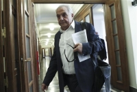 Πετροπόλεμος έξω από το σπίτι του Αλέκου Φλαμπουράρη