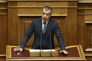 Βουλή-Θεοδωράκης: Η κυβέρνηση έχει ξεκινήσει πόλεμο στη μεσαία τάξη