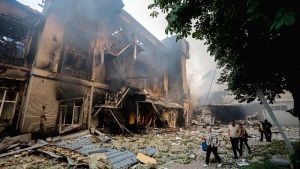 Ουκρανία: Θρήνος για έναν νεκρό και 11 τραυματίες από ρωσικά πλήγματα στην περιφέρεια του Κιέβου