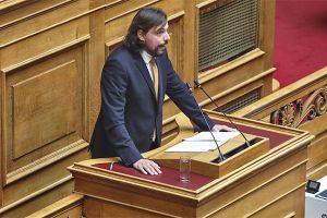 Πέτρος Παππάς: Ερώτηση στη βουλή για τον αποκλεισμό ιατρών από την εφαρμογή υαλουρονικού οξέος και βοτουλινικής τοξίνης (Botox)