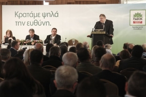 <div>Βενιζέλος: «"Δουλεύουν" την κυβέρνηση οι εταίροι μας»</div>