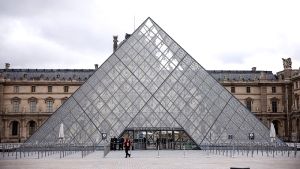 Συνελήφθησαν δύο άνδρες για τη ληστεία στο Λούβρο: παραδοχή εμπλοκής τους