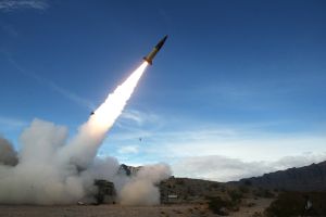 ΗΠΑ: Έτοιμες να στείλουν πυραύλους ATACMS στην Ουκρανία