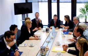 Οι θεσμοί θα εκτιμήσουν και τη βιωσιμότητα του ελληνικού χρέους στο πλαίσιο του νέου προγράμματος