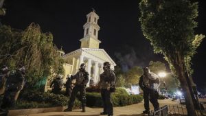 Σε κατάσταση πολιορκίας: Δεκάδες πράκτορες τραυματίστηκαν στην Ουάσινγκτον - 4.100 συλλήψεις