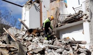 Εκατοντάδες μετασεισμοί, φόβος και χιλιάδες άστεγοι στην Ιταλία