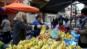 Νέα μέτρα για λαϊκές αγορές και σούπερ μάρκετ